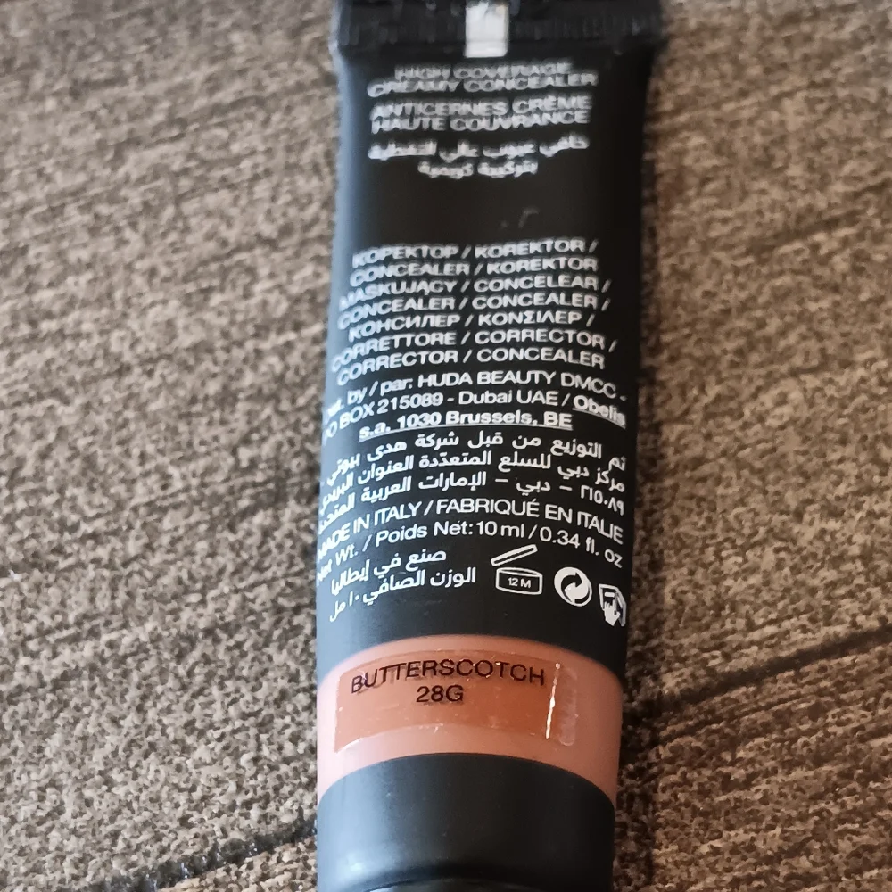 NEW HUDA beauty concealers Butterscotch